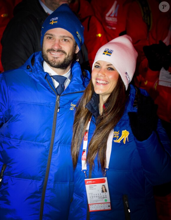 Le prince Carl Philip de Suède et sa fiancée Sofia Hellqvist lors de la cérémonie d'ouverture des championnats du monde de ski nordique à Falun en Suède le 18 février 2015.