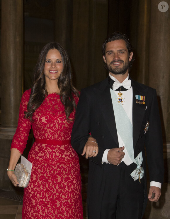 Le prince Carl Philip et sa fiancée Sofia Hellqvist au palais royal à Stockholm, le 18 novembre 2014.
