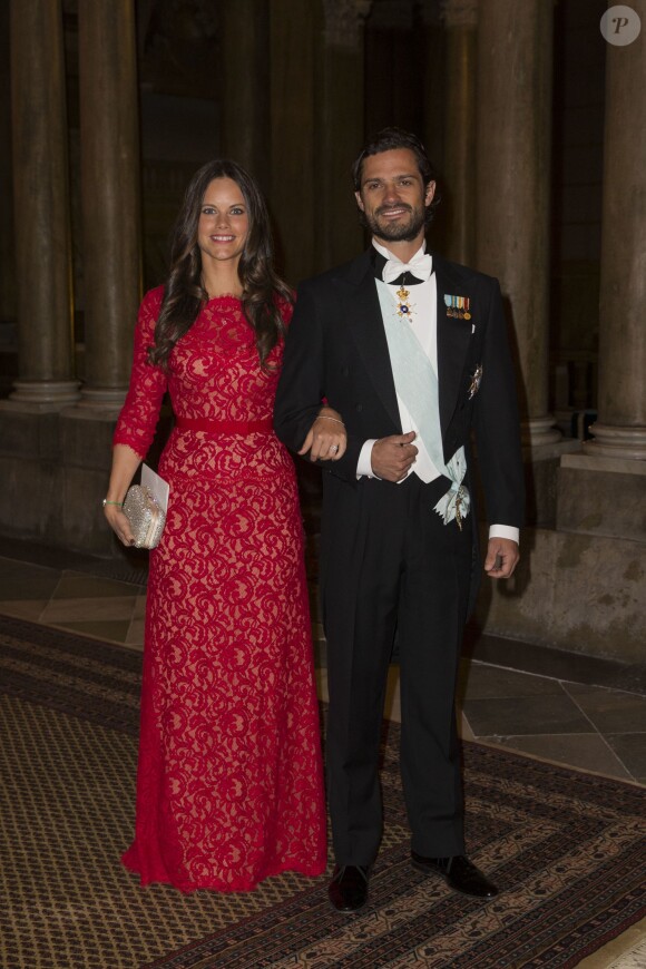 Le prince Carl Philip et sa fiancée Sofia Hellqvist au palais royal à Stockholm, le 18 novembre 2014.