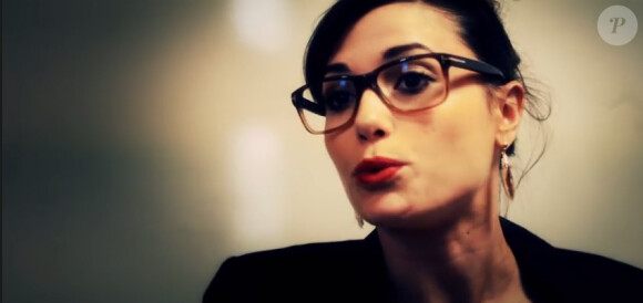 Capucine Anav joue dans le court métrage de Sabrina Perquis, Leçon de pouvoir.