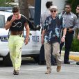 Zac Efron avec Robert de Niro sur le tournage de "Dirty Grandpa" à Tybee Island en Georgie, le 27 avril 2015