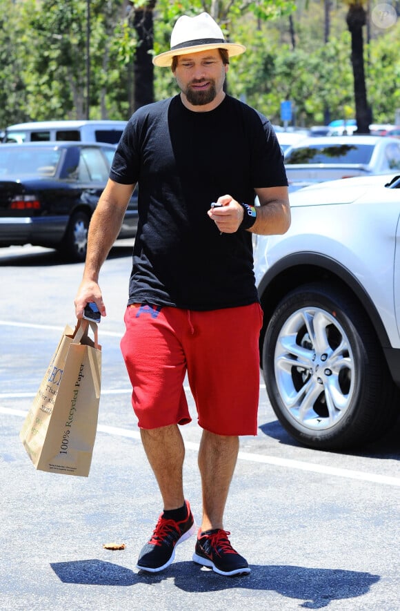 Rick Salomon fait du shopping à Calabasas, le 16 juillet 2014. Rick ne porte plus son alliance depuis l'annonce de son second divorce avec Pamela Anderson. 
