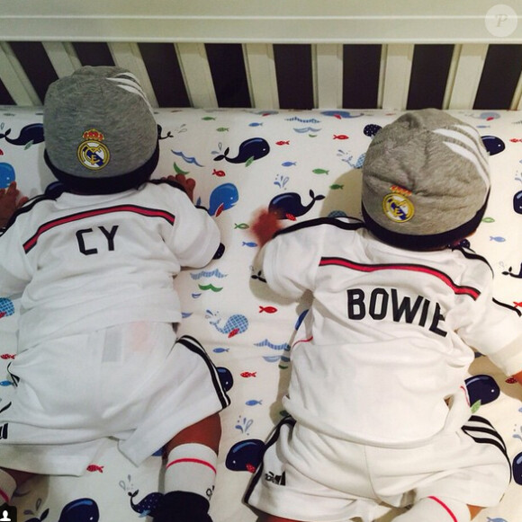 Zoe Saldana a ajouté une photo des jumeaux Cy et Bowie, sur son compte Instagram le 3 avril 2015