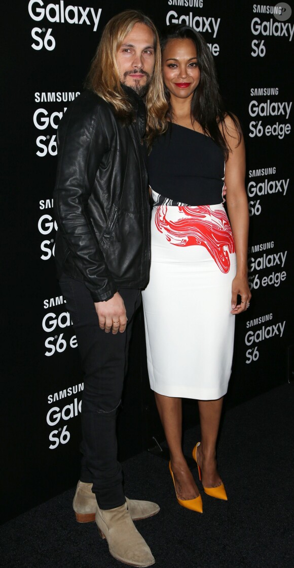 Zoe Saldana et son mari Marco Perego - People au lancement du nouveau téléphone Samsung Galaxy S6 à Los Angeles. Le 2 avril 2015   