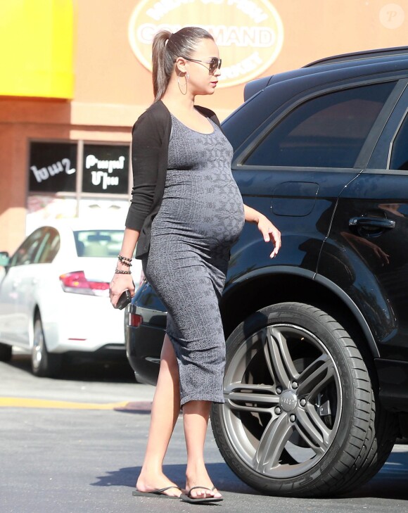 Marco Perego, sa femme Zoe Saldana enceinte et ses parents vont déjeuner au restaurant Hayat's Kitchen à North Hollywood, le 26 octobre 2014. 