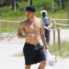 Ryan Phillippe et sa compagne Paulina Slagter profitent de la plage à Miami, le 9 juin 2014.  