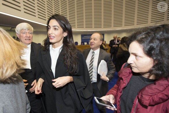 Amal Alamuddin-Clooney quitte l'audience ou elle plaide pour défendre l'Arménie devant la cour Européenne des droits de l'homme à à Strasbourg le 28 janvier 2015.   