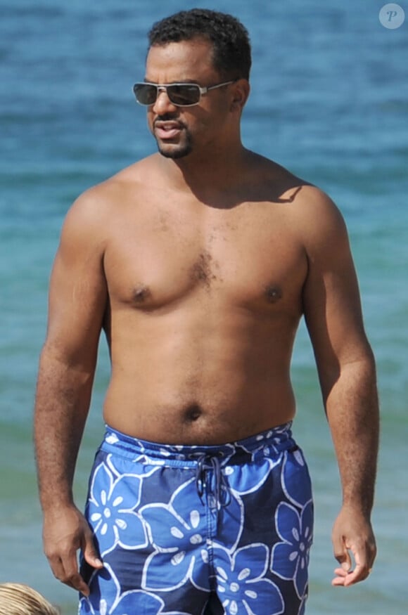 Exclusif - L'acteur Alfonso Ribeiro passe ses vacances sur la plage de Maui avec sa femme enceinte Angela Unkrich et leur fils Alfonso Ribeiro Jr à Hawaï le 9 décembre 2014.