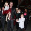 Semi-Exclusif - Tori Spelling et Dean McDermott emmènent leurs enfants Liam, Stella, Hattie et Finn voir le père Noël au centre commercial "The Grove" à Los Angeles, le 19 décembre 2014. 