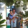 Tori Spelling organise une fête d'anniversaire pour son fils Finn à Malibu. Son mari Dean McDermott et sa mère Candy Spelling aident aux préparatifs. Le 30 aout 2014 