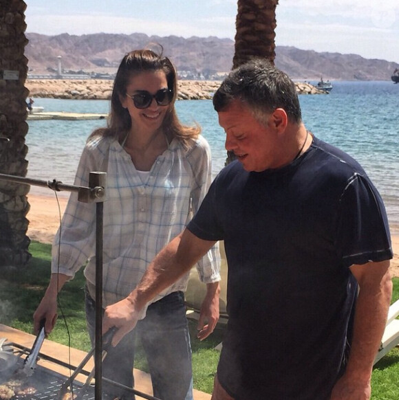 Rania et Abdullah II de Jordanie en mode barbecue : photo Instagram du 3 avril 2015