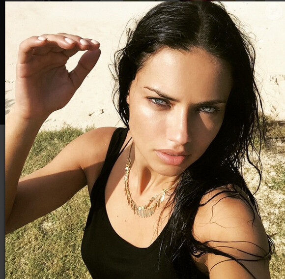 Adriana Lima, un selfie au top