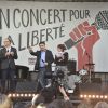 Daphné Bürki, Christophe Deloire (secrétaire général de RSF) et Wu'er Kaixi (un des leaders étudiants des manifestations de la place Tian'anmen en 1989) - Reporters Sans Frontières (RSF) organise pour ses 30 ans "Un concert pour la liberté" pour célébrer la Journée Mondiale de Liberté de la Presse sur la place de la République à Paris, le 3 mai 2015.