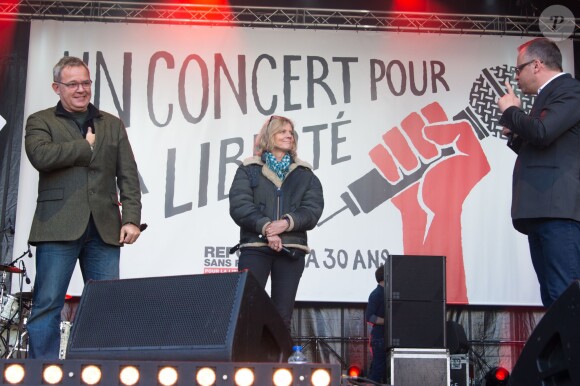 Didier François, Florence Aubenas et Christophe Deloire - Reporters Sans Frontières (RSF) organise pour ses 30 ans "Un concert pour la liberté" pour célébrer la Journée Mondiale de Liberté de la Presse sur la place de la République à Paris, le 3 mai 2015.