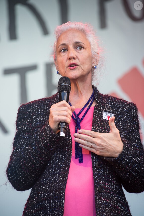 La mère du journaliste américain Austin Tice, enlevé en Syrie - Reporters Sans Frontières (RSF) organise pour ses 30 ans "Un concert pour la liberté" pour célébrer la Journée Mondiale de Liberté de la Presse sur la place de la République à Paris, le 3 mai 2015.
