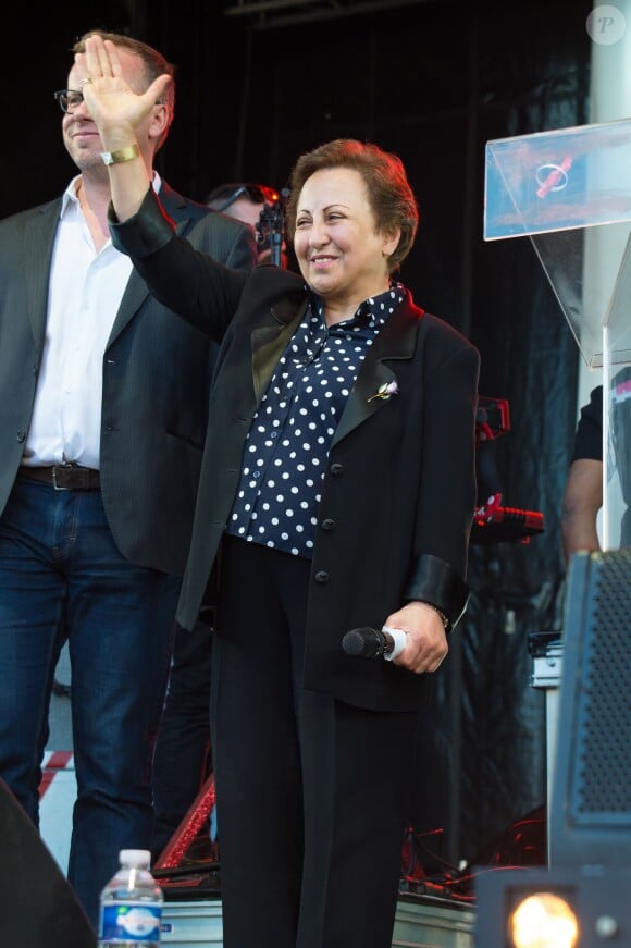 Christophe Deloire (secrétaire général de RSF) avec Shirin Ebadi, prix Nobel de la Paix - Reporters Sans Frontières (RSF) organise pour ses 30 ans "Un concert pour la liberté" pour célébrer la Journée Mondiale de la Liberté de la Presse sur la place de la République à Paris, le 3 mai 2015.