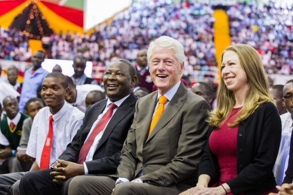 Bill et Chelsea Clintonont assisté à un congrès du programme The Wings to Fly et ont rencontrés des étudiants, au Kenya pour la Fondation Clinton, le 2 mai 2015 