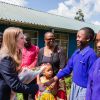 Visite de l'ex président Bill Clinton en Afrique. Sa fille Chelsea est venue le rejoindre et ensemble, ils ont visité une école et une maternité a Nairobi au Kenya le 1er Mai 2015