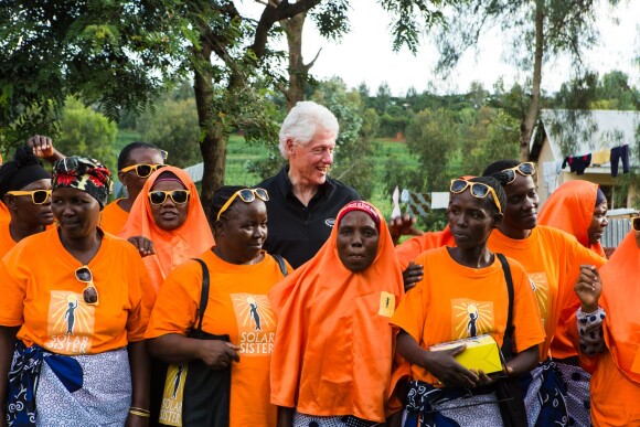 Bill Clinton en Tanzanie, toujours à visiter des projets aidés par sa fondation - 30 avril 2015