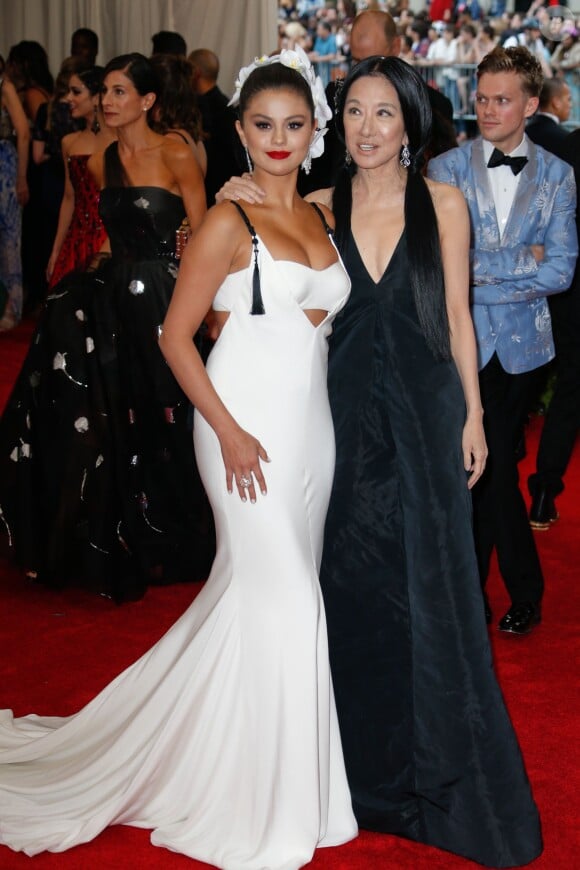 Selena Gomez et Vera Wang assistent au Met Gala 2015, vernissage de l'exposition "China: through the looking glass" au Metropolitan Museum of Art. New York, le 4 mai 2015.