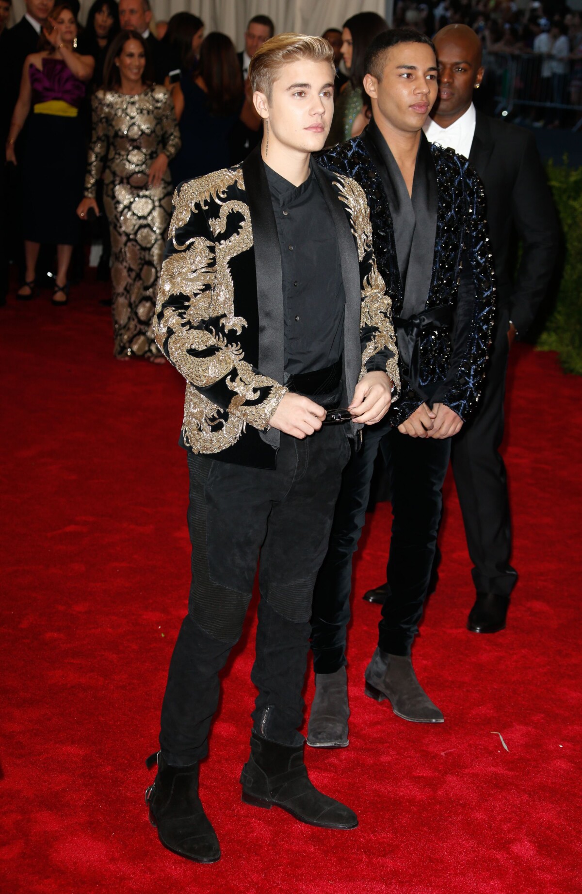Vidéo Justin Bieber (habillé en Balmain) et Olivier Rousteing assistent au Met Gala 2015