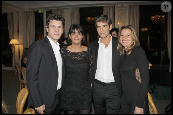 Marc Lavoine, Valérie Expert, Xavier de Moulins et sa femme Anaïs - Remise des prix Les trois coups de l'Angelus 2012 dans les salons de l'hôtel Bristol à Paris. Le 19 mars 2012.
