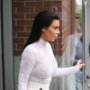 Kim Kardashian quitte l'appartement de son mari Kanye West à SoHo, pour se rendre dans une librairie Barnes & Noble. New York, le 5 mai 2015.