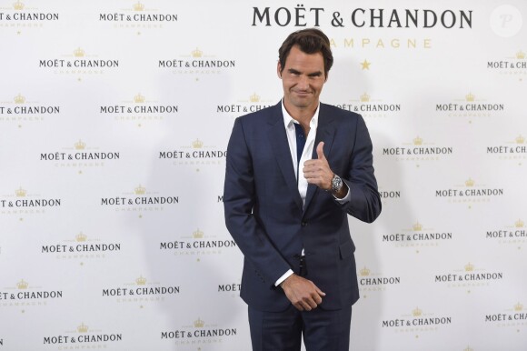 Roger Federer lors de la soirée "Moët Tiny Tennis" organisée par les champagnes Moët & Chandon à l'ambassade de France à Madrid le 5 mai 2015