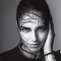 Adriana Lima : Énigmatique et sexy égérie Marc Jacobs
