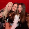 Les Marseillais (W9) fêtent le succes de l'émission 'Les Marseillais en Thailande' au restaurant La Cantine du Faubourg et à la discothèque Chez Papillon à Paris, le 5 mai 2015. Ici, Jessica, Stéphanie et Kim.