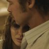 Angelina Jolie et Brad Pitt dans une nouvelle image de By The Sea. Le film sortira aux USA le 13 novembre 2015.