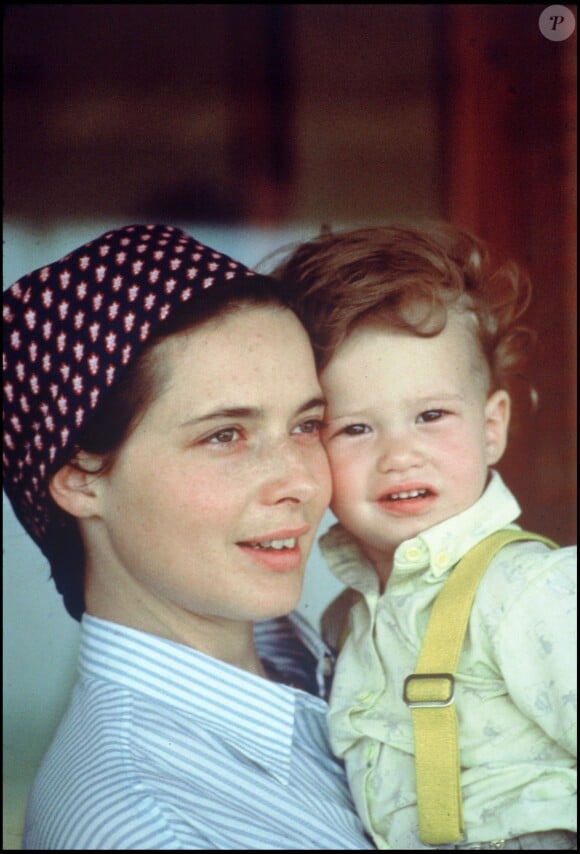 Isabella Rossellini et sa fille Elettra en 1985.