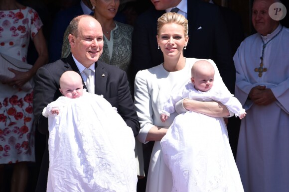 Le prince Albert II de Monaco avec la princesse Gabriella, la princesse Charlene de Monaco avec le prince Jacques - Baptême du prince héréditaire Jacques et de sa soeur la princesse Gabriella en la cathédrale Notre-Dame-Immaculée de Monaco le 10 mai 2015
