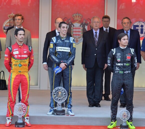 Le prince Albert II de Monaco et Pierre Casiraghi lors du podium (Sebastien Buemi, Lucas di Grassi, Nelson Piquet Jr) le 9 mai 2015 lors du premier E-Prix de Monaco, 7e étape du championnat de Formule E (véhicules électriques).