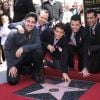 Le groupe New Kids on the Block (ou NKOTB), composé de Donnie Wahlberg, Jordan Knight, Jonathan Knight, Joey McIntyre, et Danny Wood, reçoit son étoile sur le Walk Of Fame en compagnie d'Arsenio Hall à Hollywood, le 9 octobre 2014 
