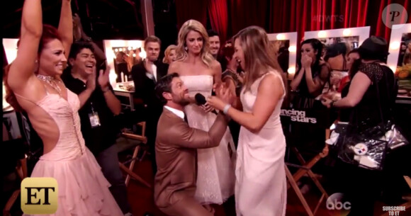 Le 11 mai 2015 sur Youtube, Noah Galloway demande sa compagne en mariage lors de l'émission Dancing With The Stars. Demi Moore fond en larmes.