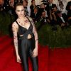 Cara Delevingne - Soirée Costume Institute Gala 2015 (Met Ball) au Metropolitan Museum, célébrant l'ouverture de Chine: à travers le miroir à New York. Le 4 mai 2015.