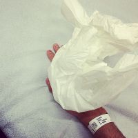 Nabilla : Son petit frère Tarek hospitalisé... après une bagarre ?