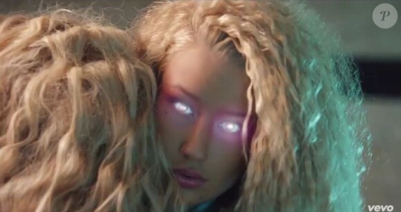 Iggy Azalea dans le clip de Pretty Girls