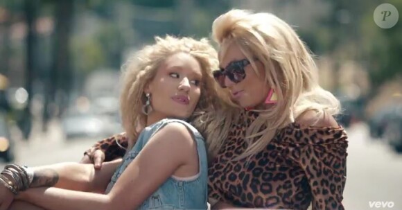 Britney Spears et Iggy Azalea dans le clip de Pretty Girls
