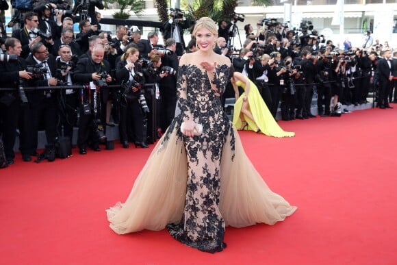 Hofit Golan - Montée des marches du film "La Tête Haute" pour l'ouverture du 68e Festival du film de Cannes le 13 mai 2015.