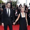 Emmanuelle Béart et son compagnon Frédéric - Montée des marches pour l'ouverture du 68e Festival du film de Cannes le 13 mai 2015.