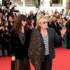 Le chanteur Christophe et une amie - Montée des marches du film "La Tête Haute" pour l'ouverture du 68e Festival du film de Cannes le 13 mai 2015.