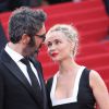 Emmanuelle Béart tendrement amoureuse de son compagnon Frédéric - Montée des marches du film "La Tête Haute" pour l'ouverture du 68e Festival du film de Cannes le 13 mai 2015