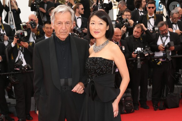 Constantin Costa-Gavras et Fleur Pellerin - Montée des marches du film "La Tête Haute" pour l'ouverture du 68e Festival du film de Cannes le 13 mai 2015.