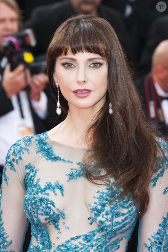 Frederique Bel - Montée des marches du film "La Tête Haute" pour l'ouverture du 68e Festival du film de Cannes le 13 mai 2015.