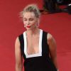 Emmanuelle Beart (en Valentino) - Montée des marches du film "La Tête Haute" pour l'ouverture du 68e Festival du film de Cannes le 13 mai 2015.