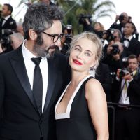 Emmanuelle Béart, in love, officialise à Cannes devant Marie Gillain très sexy