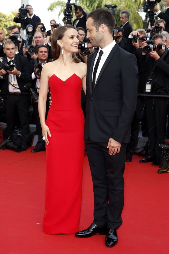 Natalie Portman et son mari Benjamin Millepied, habillés d'une robe haute couture Christian Dior et d'un smoking Dior Homme lors de la cérémonie d'ouverture du 68e Festival de Cannes. Le 13 mai 2015.