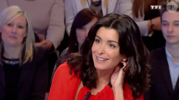 Jenifer dans Les enfants de la télé, le 13 février 2015 sur TF1. Elle commentait la parodie de Florence Foresti et de The Voice dans le Palmashow (D8).